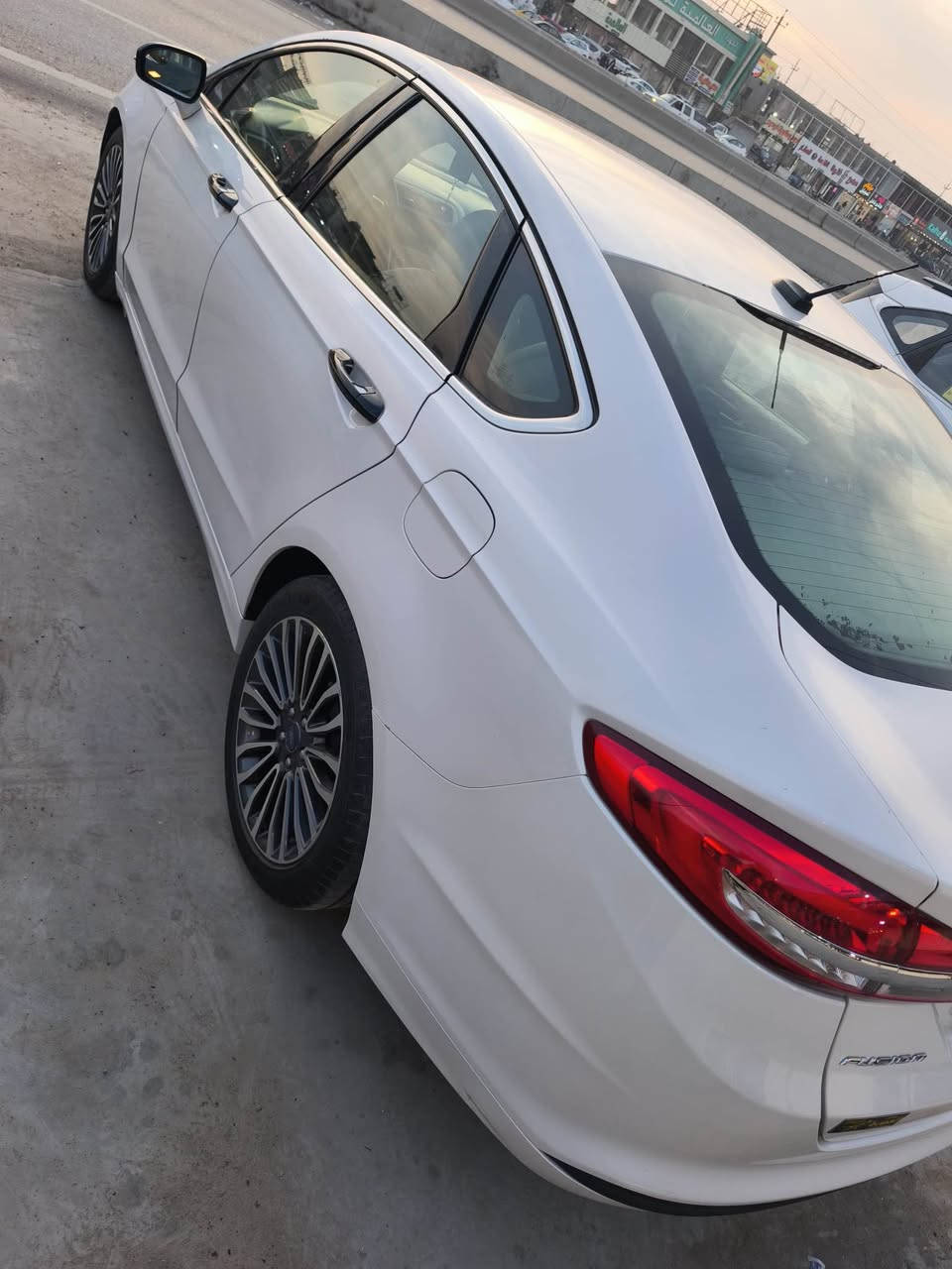 السلام عليكم للبيع فورد فيوجن ٢٠١٧ 
فول مواصفات ١/١ 
وارد امريكي جاملغ ودعامية 
رقم اربيل جديد تريد تحويل او وكالة. 
جاهزة من كلشي ونضيفة السياره 
صورها كدامك 
محرك ١٥٠٠ تيربو 
مواصفات فول 
فتحة 
بصمة تشغيل 
كشنات جلد 
كامرا حساسات 
كشنات ميموري 
عنواني بغداد 
السعر ١١٢ 
*********** Colombo, Sri Lanka
