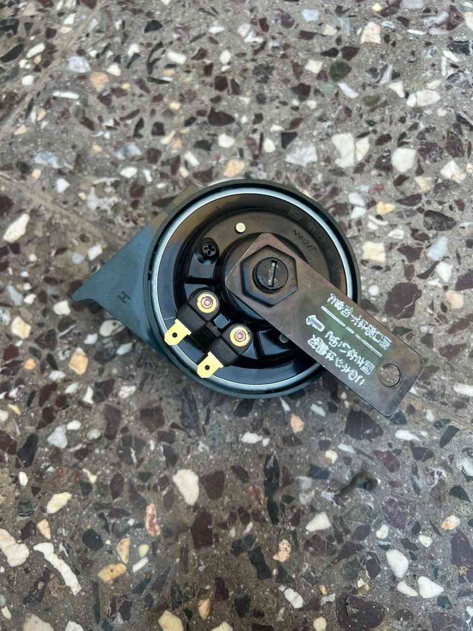 🔊🔥 وصل حديثاً — منبهات (هورن) طاط منشأ ياباني 🔥🔊
إذا تبحث عن صوت قوي وواضح يلفت الانتباه ويعطي سيارتك هيبة على الطريق 
ملف نحاس مع ضمان لمدة سنة
وفرنا لك هورن طاط الياباني الأصلي بجودة عالية وأداء مميز 👇
✅ صوت عالي ونقي — يضمن تنبيه سريع وآمن
✅ تحمل عالي — مقاوم للحرارة والظروف القاسية
✅ عمر طويل — جودة يابانية مضمونة

✅ تركيب سهل وسريع
✅ ملائم للسيارات الأمريكية 🇺🇸
📦 متوفر الآن بكميات محدودة
ويتوفر جمله لصاحب المحلات والورش 
13 مفرد 11 جمله 
العنوان بغداد البنوك 
للاتصال ***********
ويتوفر توصيل لجميع محافظات العراق
