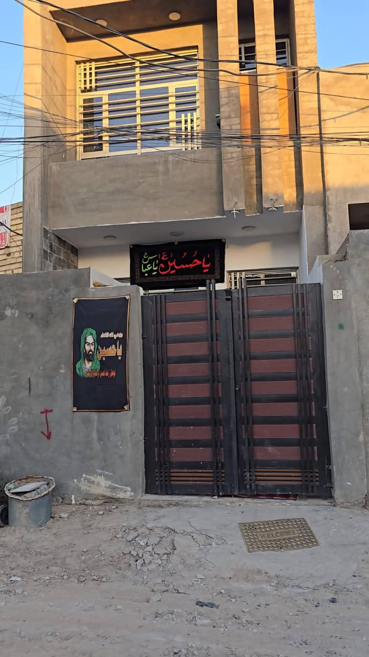 سلام عليكم
80 م سند اصفر حي البساتين حي السلام اول فرع خلف انشائية 
ابو قتيبه 
تفاصيل البيت ...
طابق ونص 
البناء حديث 2025 
البيت كله طابوك .. كامل من كلشي 
نظام دكتات بي والسطح شتايكر 
والفرع جاهز كملو المجاري وان شا الله هاي الفتره التبليط 
واي استفسار الاتصال على هذه الرقم *********** ابو موسى
