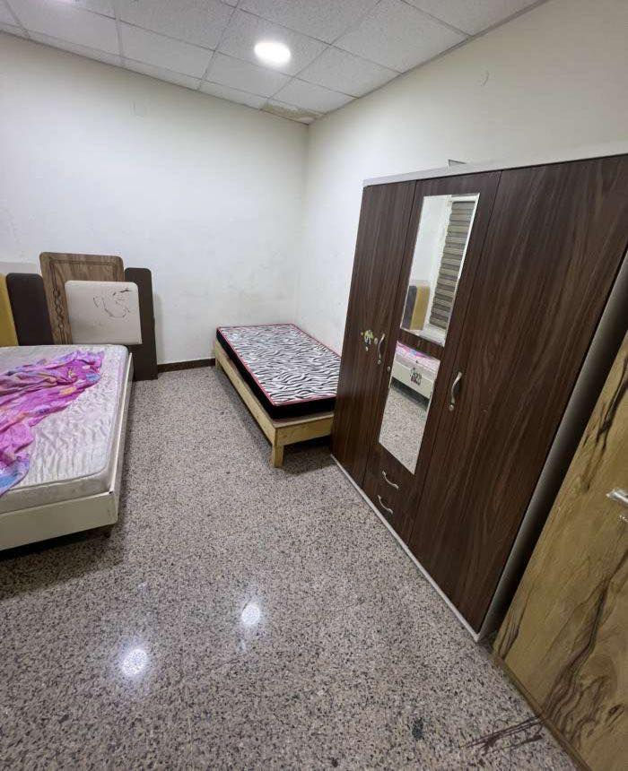 ( شقه مؤثثة أرضي للأيجار - البراضعية )
- قرب كلية الطب 
العنوان :  البراضعية📍
المساحه :  90  م  
- غرف منام 2
- ⁠صحيات 
- ⁠أثاث كامل 
- ⁠أرضيه ضمن بنايه

سعر الأيجار :   مليون وربع   🔴 
--------------------------------
تصلح لسكن العوائل او سكن طالبات 

للتواصل : 
***********
*********** 
***********
