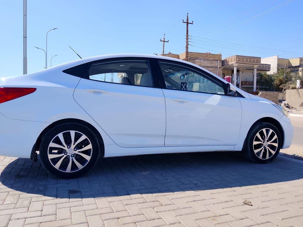 سلام عليكم اكسنت موديل 2015 للبيع كفاله من الضربه والصبغ والتبديل حتى من البارد مكينه 1600 السياره فول مواصفات السياره جاهزه  من كلشي السياره رقم ميسان بسم ولد صديقي تخم تاير حداده خير من الله للأستفسار الأتصال على الرقم *********** السعر 108 مكان السياره البصره
