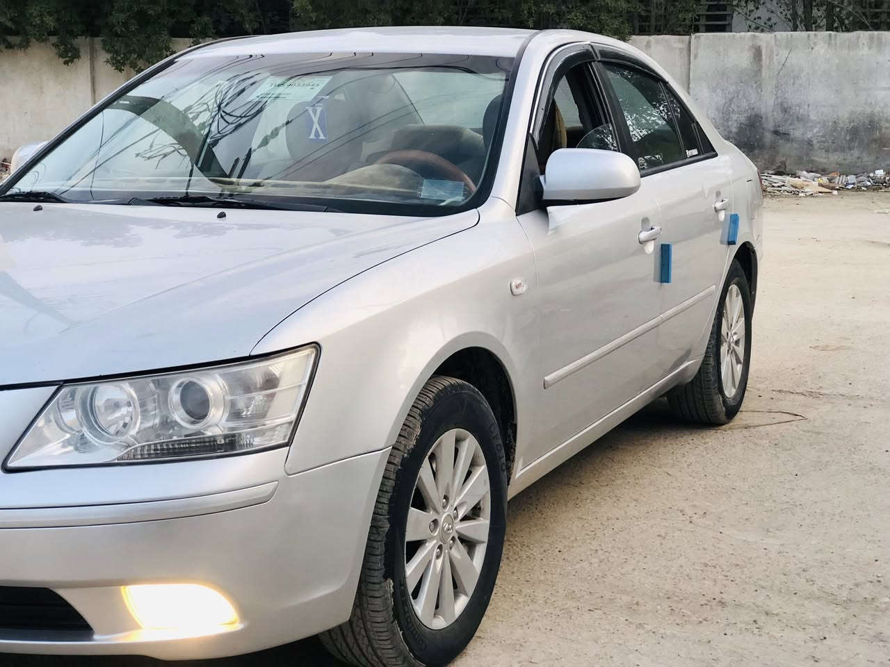 السلام عليكم للبيع سوناتا موديل 2010 خليجي كوري بيه الجاملغ الامامي فقط والباقي كفاله عامه السياره جديده بمعنى الكلمه مال جناي سياره جاهزه من كلشي حداديه وتخم تاير جديد تبريد ثلج السياره عليه ادامه كامله رقم واسط انكليزي بأسمنه تحويل مباشر مكان السياره بابل رقم الهاتف ***********/***********
