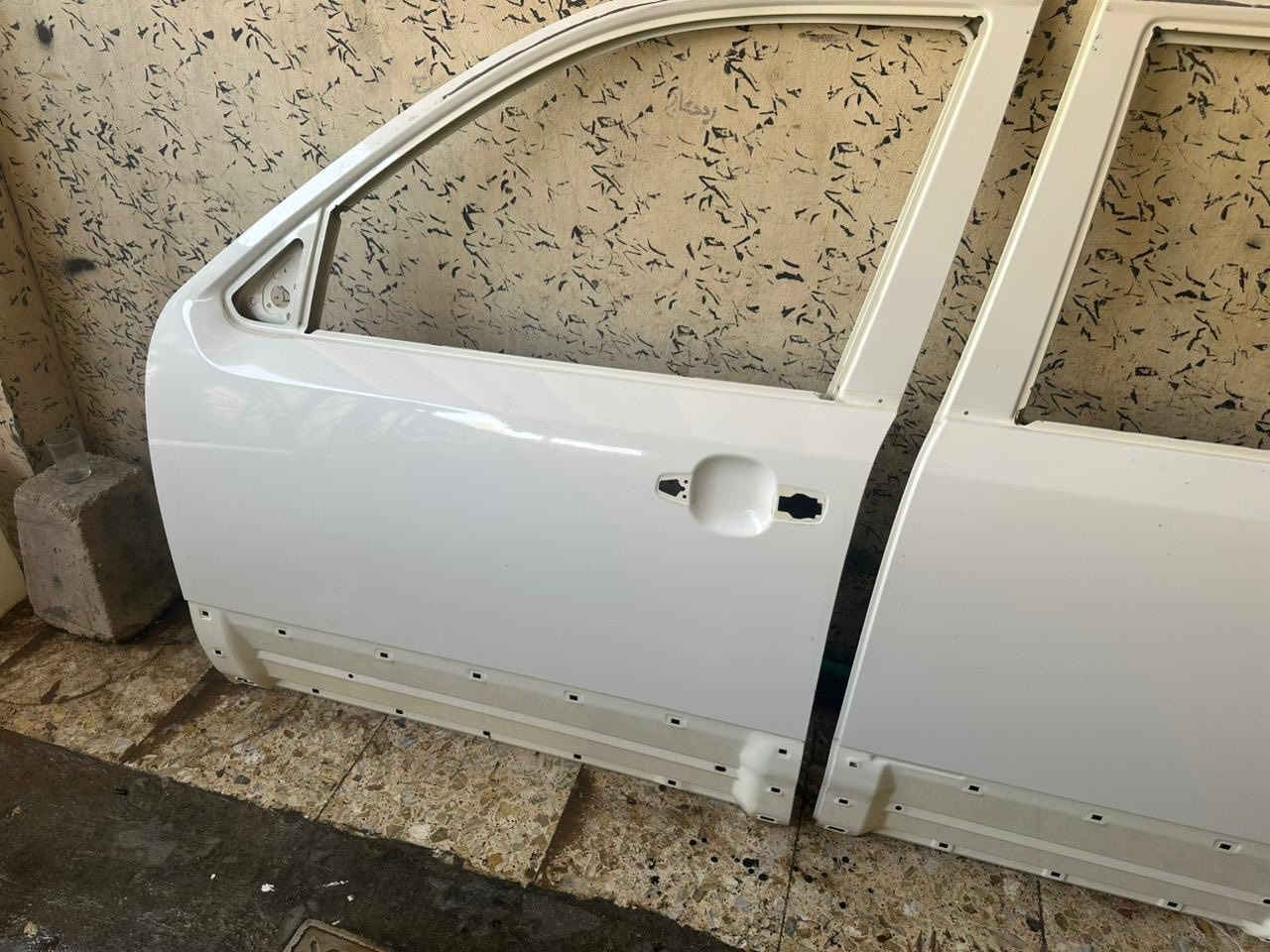 السلام عليكم عندي بابتين وجاملغ موهافي خليجي كفاله من الصبغ والطخه للبيع السعر ٨ ورقات أبيعهن كلهن سوه ***********
