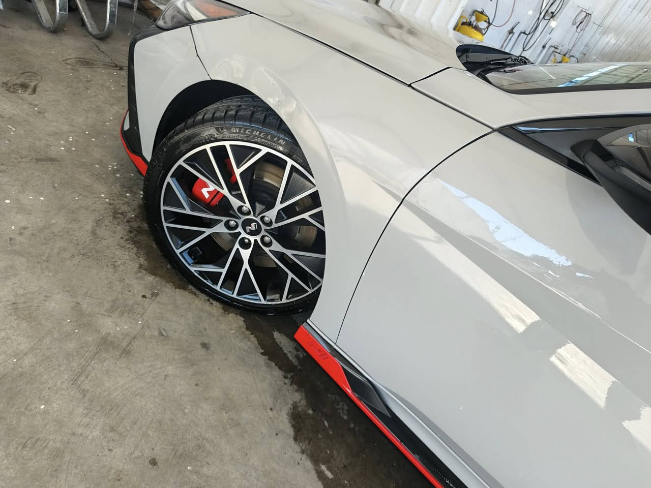 بسم الله الرحمن الرحيم
السلام عليكم عليكم ورحمة الله وبركاته 

ترهم أقساط وترهم نقد ‏‪***********‬‏

Hyundai Elentra N 23

المواصفات:❤️‍🔥N 

1️⃣كير اوتماتيك 8 نمر دبل كلچ DCT 

2️⃣كشن حضن 

3️⃣كشن علامة N

4️⃣كشنات كنتاره وجلد N

5️⃣سلايد روف 

6️⃣اناره داخليه 👌🏻٢٤ لون

7️⃣تحكم ستيرن نورمال وسبورت

8️⃣تحكم دبلات نورمال وسبورت

9️⃣ابواب بصمة

1️⃣0️⃣بصمة تشغيل 

1️⃣1️⃣شحن وايرلس

1️⃣2️⃣شاشة متصله 

1️⃣3️⃣كاميرا

1️⃣4️⃣نظام صوت _𝐁𝐎𝐒𝐒

1️⃣5️⃣اشارة ترحيب

1️⃣6️⃣اشارة مرايا

1️⃣7️⃣اوتو ستوب

1️⃣8️⃣نقطة عمياء

1️⃣9️⃣تحديد سرعة

2️⃣0️⃣تحديد مسار

2️⃣1️⃣رادار امامي 

2️⃣2️⃣رادار جانبي 

2️⃣2️⃣رادار خلفي 

2️⃣3️⃣حساسات جانبي 

2️⃣4️⃣حساسات خلفي

2️⃣5️⃣نظام _ 𝐍𝐎𝐑𝐌𝐀𝐋

2️⃣6️⃣نظام _ 𝐒𝐏𝐎𝐑𝐓

2️⃣7️⃣نظام _ N🚀

2️⃣8️⃣نظام _NGS☠️🩶

2️⃣9️⃣كشنات هيتر

3️⃣0️⃣ستيرن هيتر

3️⃣2️⃣صندوق ذكي

3️⃣3️⃣لايتات ليد 4 عدسات زينون

3️⃣4️⃣بگلايت ليد

السياره  ماشيه 43
