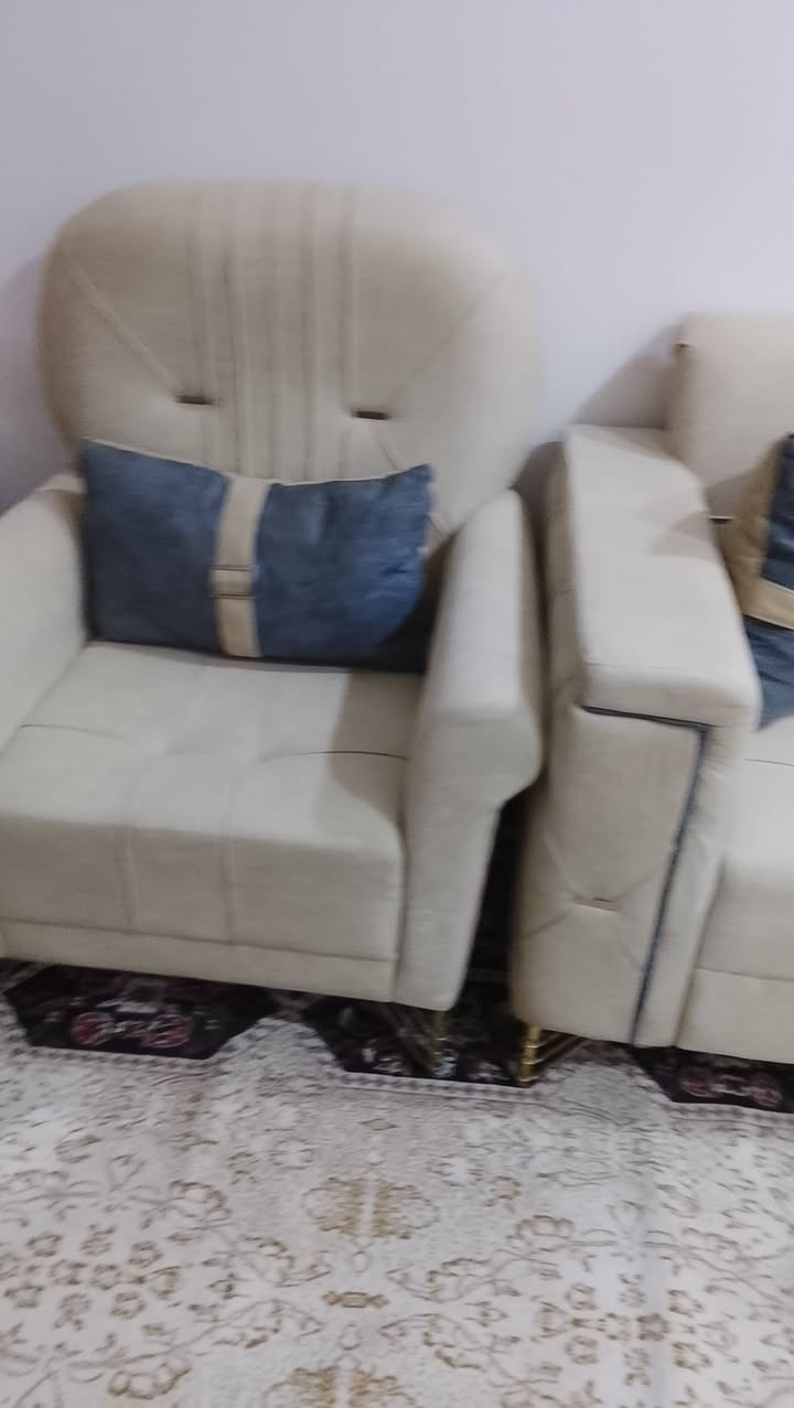 تخم عشر مقاعد وكوشات للبيع  اي ضرر مابي مكان كربلاء حي السلام السعر 500مع مجال


**إذا كنت صاحب هذا الإعلان وتريد حذفه لأي سبب، رجاءا أرسل رسالة إلى الدعم الفني**