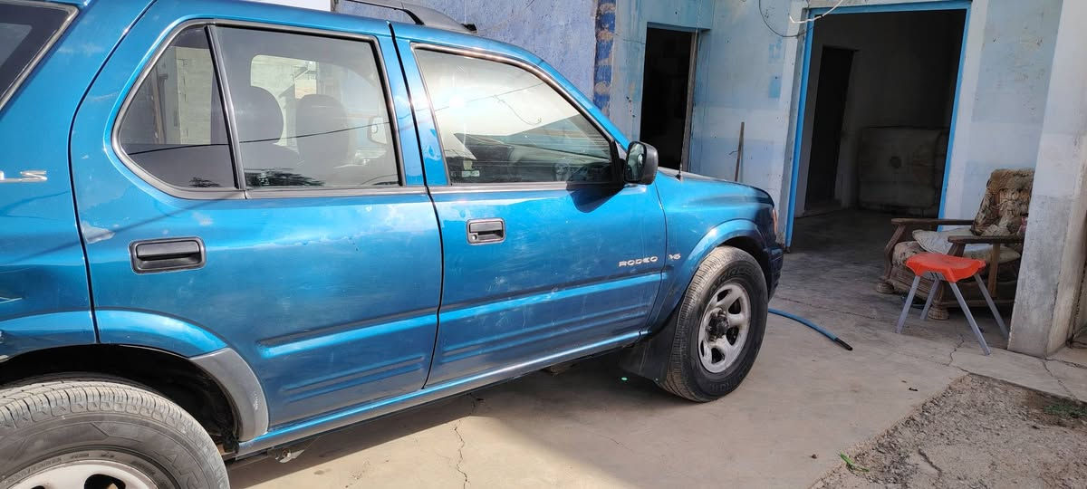 سيارة ازوزة ياباني مكينه ٦ للبيع رقم سليمانيه بسمي مكاني بلدروز سيارة نظيفة سعر ٦٥ بي مجال رقم هاتف ***********
