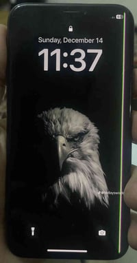 ايفون اكس الضهر مبدل ، الشاشة بيها خط صغير وما مأثر ع اللمس ابداً ، وا...