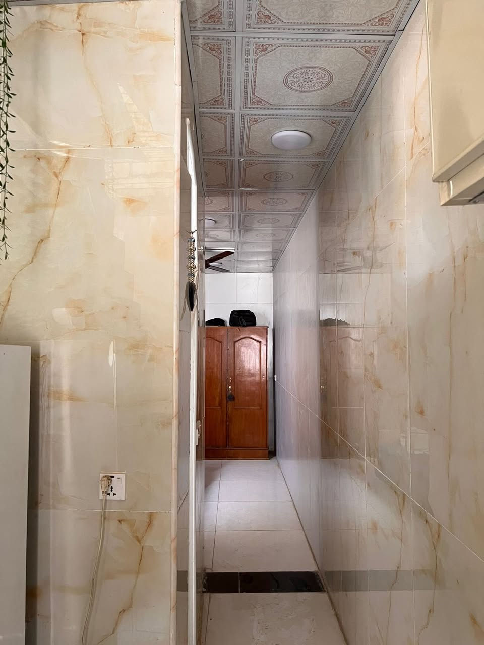 دار 🏠 في منطقة الاعظمية شارع عمر الواجه 4/النزال 10 طابقين الطابق الثاني مكامل بعده يحتوي على استقبال وصاله وغرفة نوم واثاث بي مستعجل على بيعه الاجل السفر 
السعر ١١٠ وقابل للتفاوض الاستفسار***********
