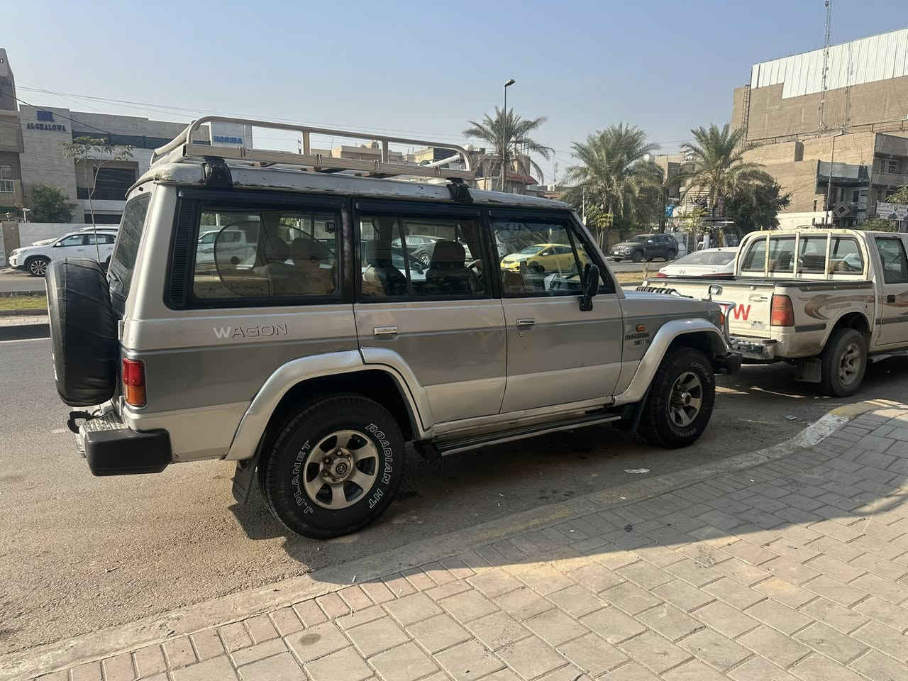 السلام عليكم 
كالوبر موديل ١٩٩٢ 
رقم نجف موضح بالصور سنوية تنتهي ٢٠٢٩ هزة جديدة بدون غرامات مصفرة 
محرك ٦ سلندر مكفول ٣٠٠٠ بلادي 
كير عادي مكفول 
صدر جديد 
كهربائيات كلها بلادية 
تخم تاير جديد 
فور ويل شغال 
اخوان السيارة مصروف عليها وتصليح مضبوط مو تلزك
السعر ٥٥ وبالعافية على الياخذها 
عنوانها بغداد 
شارع فلسطين 
***********
