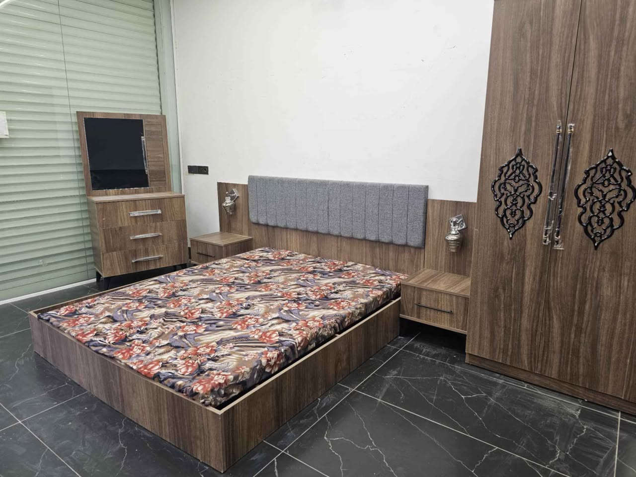 غرفه نوم للبيع نظيف كلش كامل سعر 380 الف شراي يخابر رقم *********** عنوان كركوك كركوك, العراق
