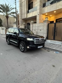 لاندكروزر بريم • ٢٠٢٣ • ماشي ٦٩٠٠٠