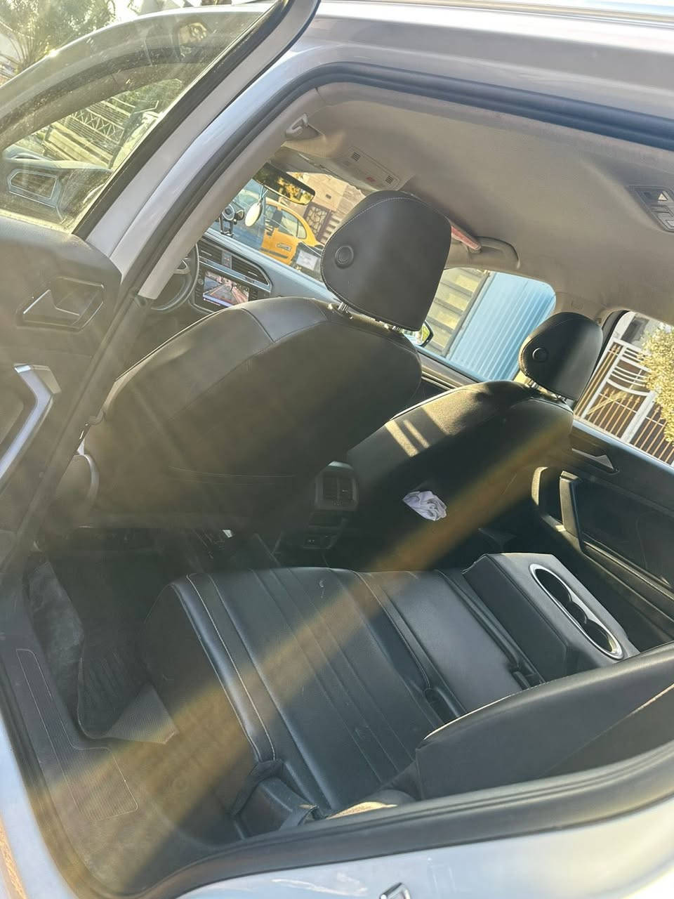 سلام عليكم للبيع او مراوس عندي 
فكس واكن تيكوان
موديل 2022
رقم اربيل بسمي
لون ابيض
حادث بسيط
فئة SE
مواصفات معروفه
تجي فول عدا الفتحه والفور ويل
مكينه 2000تيربو
كشن جلد سبعه راكب
كشن المامي كهرباء وتدفئه بل كشن امامي
وبعد هوايه بيه مواصفات
مكان السياره بغداد
الغزاليه او العامريه
سعر السياره رقم الشاصي مع الصور
***********
