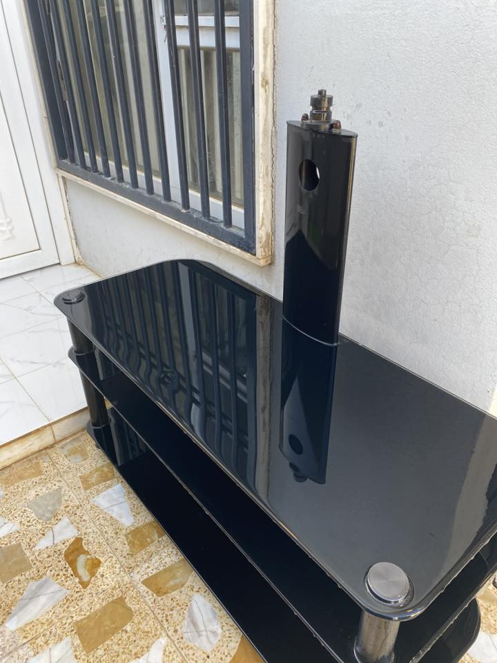 ميز تلفزيون للبيع نظيف السعر 25
***********  موقع حي التعليم
