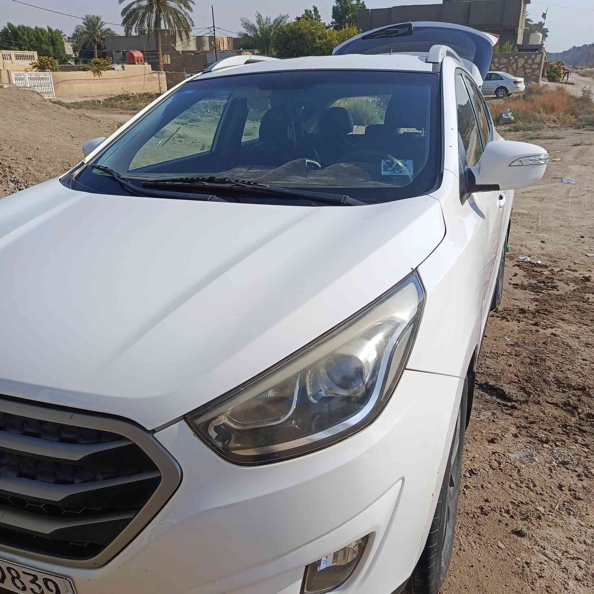 توسان موديل 2015 السيارة كفالة ماعده صبغ بالجنطة مقدار شبر السعر 160 مواصفات المعروفة لايت زنون شاشة كبيرة مكينة كير شرط الفحص *********** رقم بابل الإنكليزي هزه وسنوية وفحص سونار
