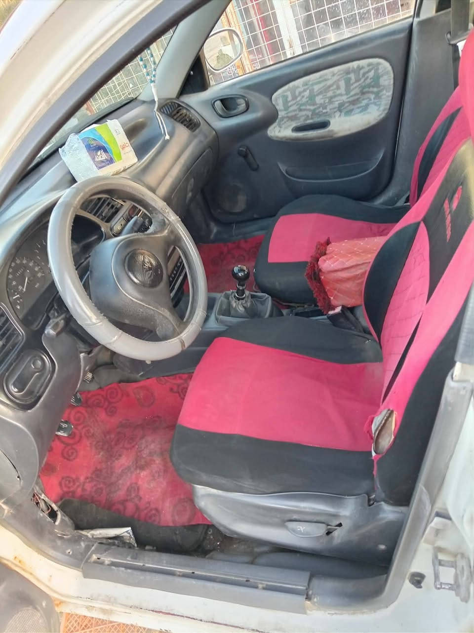 السلام عليكم . للبيع او مراوس حسب القناعه .دايو لانوس مديل ٢٠٠٠  رقم بابل مكينه خيط تبخير صدر حداديه جديد كهربائيات كله شغاله كير خير من الله .رقم انكليزي سنويه للشهر السابع .باسمي غرامات صفر . السعر ٢٥ مجال بصيط عنواني بابل هاتف *********** غير متواجد عل فيس .
