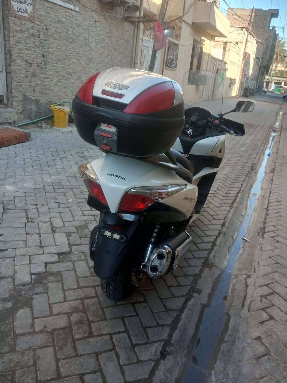 السلام عليكم دراجه سلفر ونج جي تي  جاهزة مكينه مكفوله كهربائيات كله شغاله مكينه 600 العنوان بغداد مدينة الصدر للاستفسار الاتصال على الرقم التالي ***********
