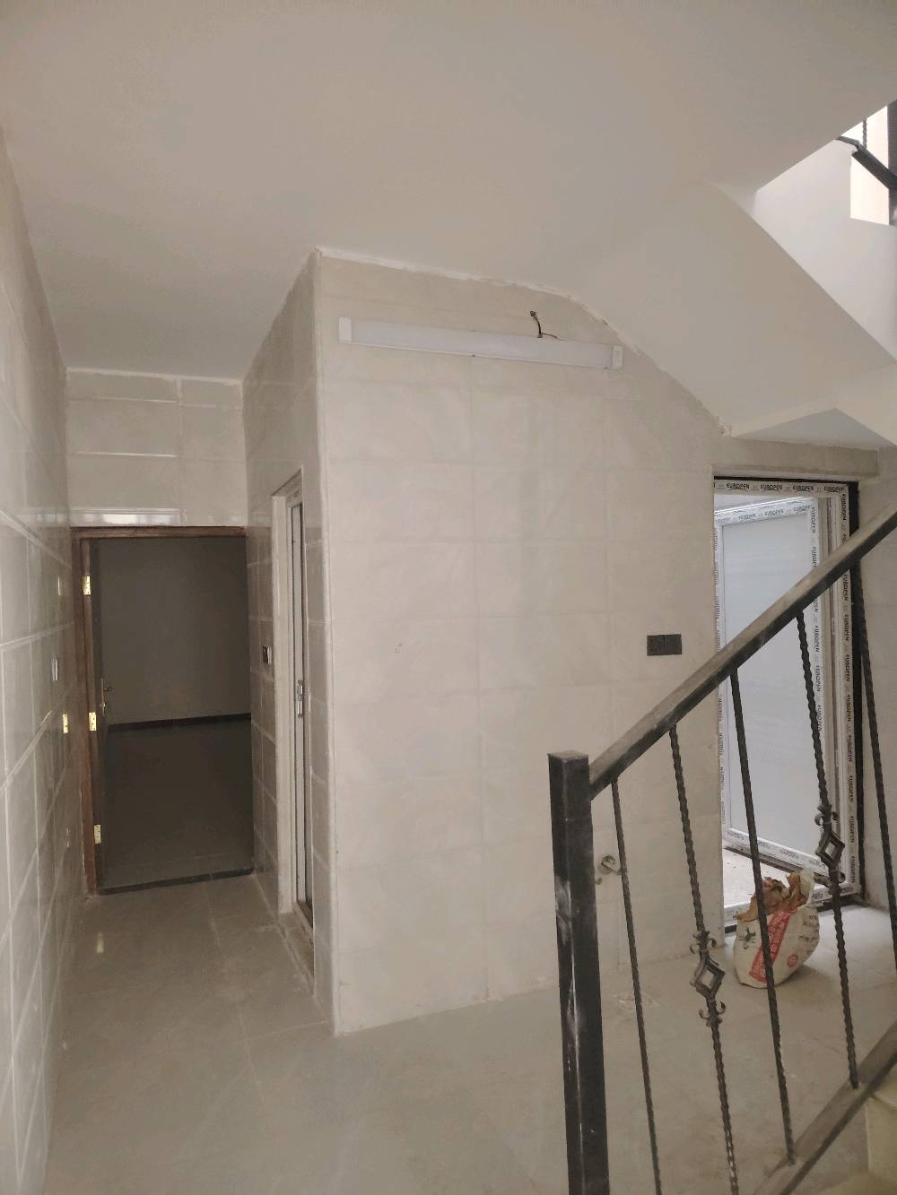 🏠 دور سكنية  للبيع (عدد 2) 🏠
بيع مستعجل 
الموقع: بغداد - حي التراث - محلة 300 تراث الخامسة 
​المساحة: 100 متر مربع لكل دار (بناء متكامل الخدمات)
​📌 تفاصيل وتصميم الدار:
​الطابق الأرضي: استقبال واسع + مطبخ + غرفة نوم + مجموعات صحية.
​الطابق الأول: غرفتين نوم + مجموعات صحية.
​الخدمات: كاملة وجاهزة للسكن فوراً.
​📞 للاستفسار والمعاينة، يرجى الاتصال على الرقم: [***********
***********
واتساب متوفر ]
السعر 140
