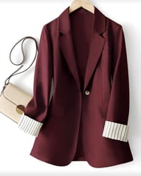 بليزر نسائي • تفصيل أنيق • كمية محدودة