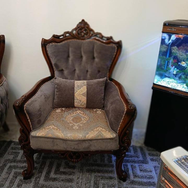 تخم ملكي 10مقاعد+طبلة وسطية جبيرة قبل شهرين اشتريتة التخم نضيف وجديد بعدة  السعر مليون و600 وبي مجال الشراي يدخل خاص فقط


**إذا كنت صاحب هذا الإعلان وتريد حذفه لأي سبب، رجاءا أرسل رسالة إلى الدعم الفني**