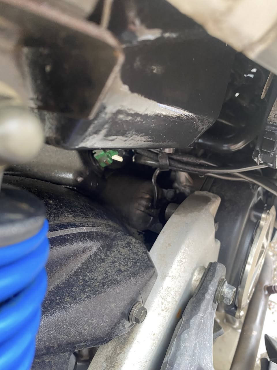 سلام عليكم درا.           للبيع سكنس نوزل صارله شهر من نزلت رمبه بيه حادث من مامي رايده 700 وبيع مجال وبيه مكاتبه و رقمي للاستفسار ***********
