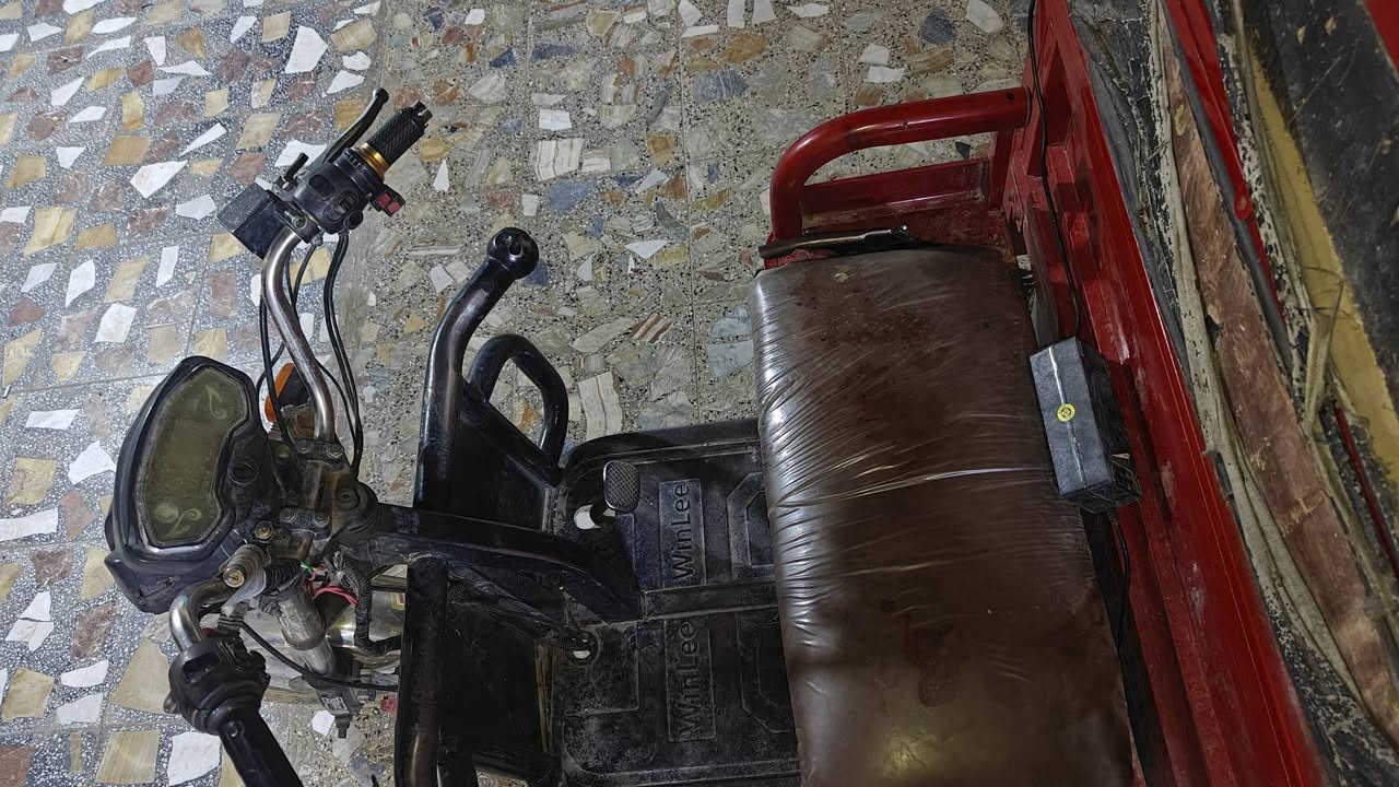 السلام عليكم عندي ستوته شحن للبيع  فقط ستوته للبيع سعرها 700 وبيها مجال بسيط حك جية مكاني الرشاد مقابيل سوق حي النصر ***********
