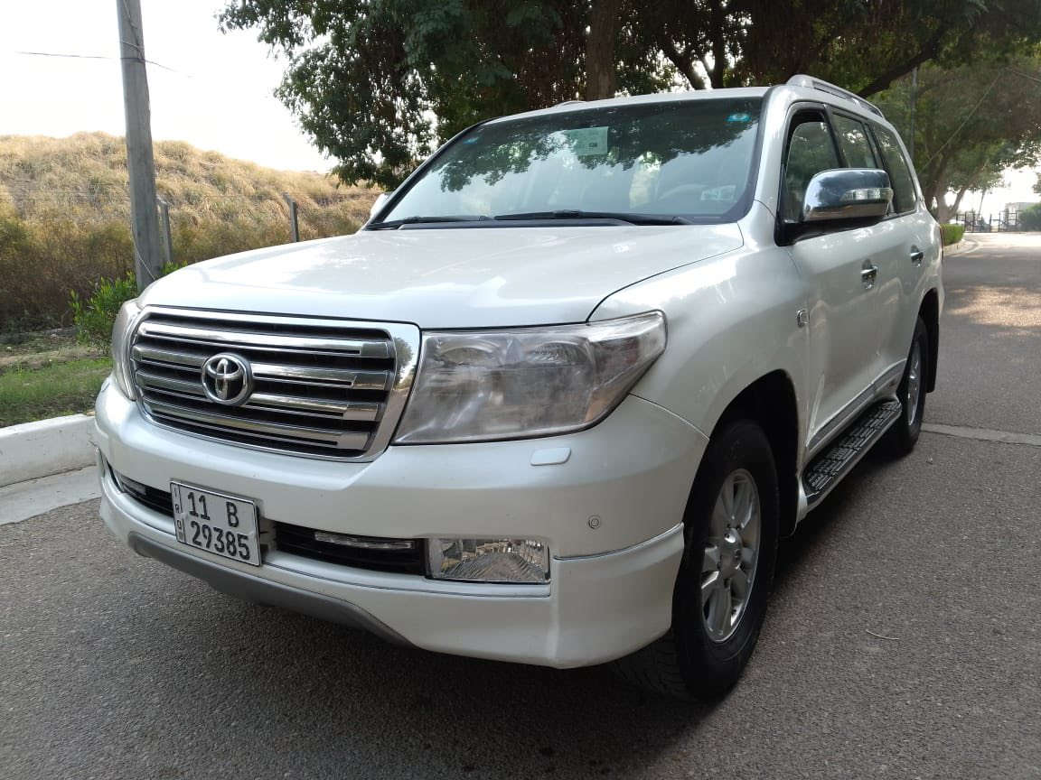 لاندركروز ستينه 2011
ماشيه 191 الف
ضرر بنيد مبدل بلادي
بارد في جاملغ الخلفي
سونار مرفق بلمنشور
فول السياره مواصفات الستينه معروفه 
الهاتف ***********
الاتصال علواتساب
