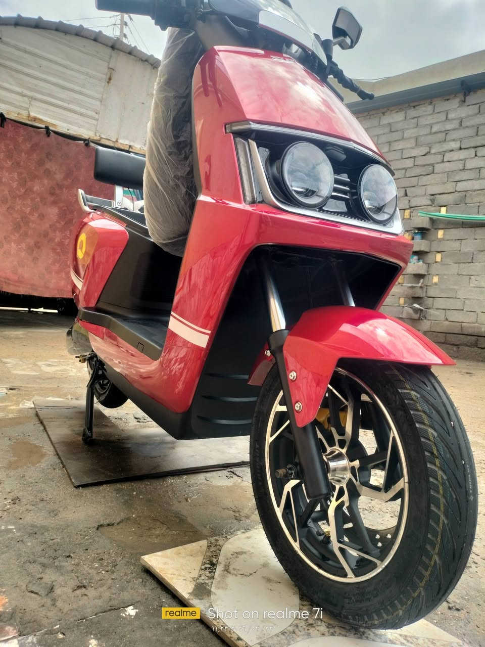 السلام عليكم سونر k6 شحن دراجه جديده صارلهه سبوع طالعه من الوكيل دراجه خير من الله 6 بطاريات نضام توفير الطاقه منفذ USB ملف 1500W كهربائيات عامه شغاله شاشه ليزريه مكان بصره قضاء المدينه سعر مليون و75 وماكو هيج سعر بالسوگ وبيهه مجال بسيط ***********
