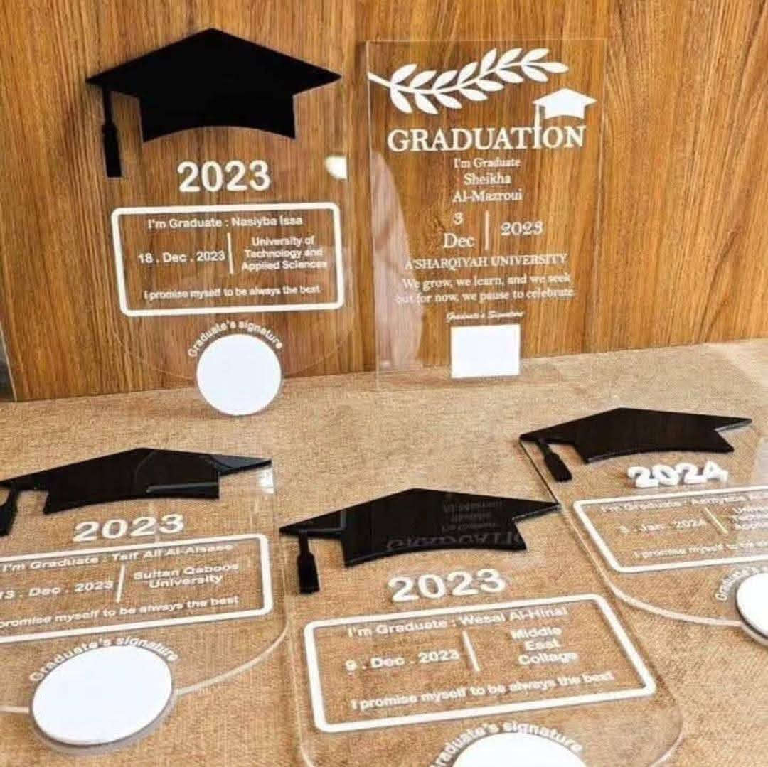 من اعمالنا 🥳
دروع تخرج قابله للتنفيذ حسب الطلب 
- القياس حسب طلبك   
.
.
.
 للحجز والاستفسار مراسلة الصفحة أو الأتصال
على رقم : *********** ☎️
واتساب : ***********
العنوان: الرمادي قرب نادي الملكي داخل مجمع الاكشاك 
ويتوفر خدمة التوصيل داخل الرمادي ولكافة المحافظات 🚚
