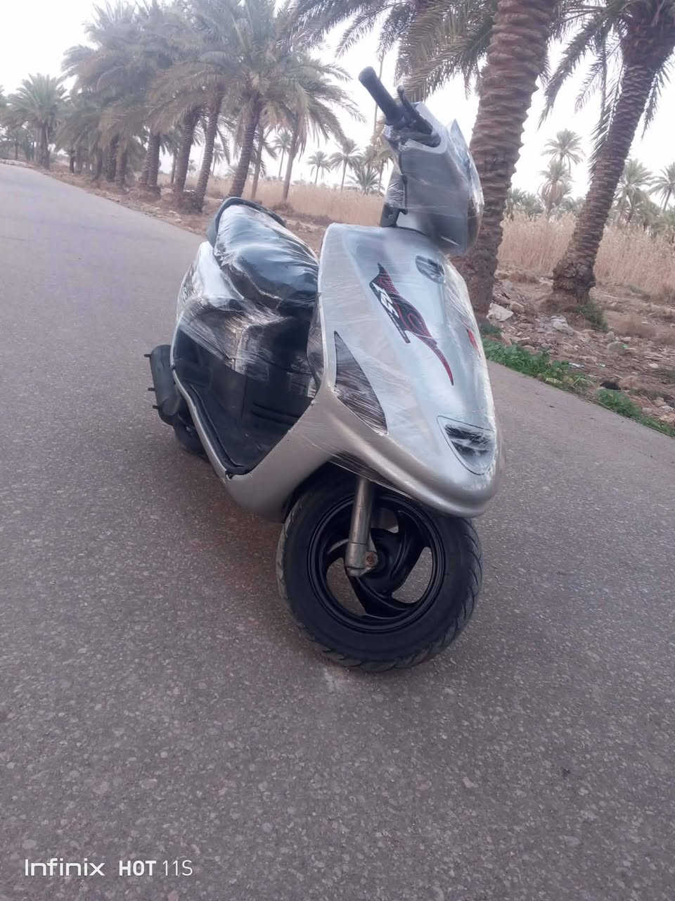 السلام عليكم متاح دراجه فراشه   ياباني الدراجه جديده حيل
كامله مانقصه برغي مكينه بلجيس اتكتك اتكتك حيل ناعمه شلعه معدل فوول  
كهرباءيات كامله سلف هندر لايت عالي ناصي هورن  اشاير وره كدام كله شغال 
دبلات فوول زوج تايرات جدد     السعر  330 وبيه مجال للشراي للستفسار الاتصال *********** مكاني بلقاسم تحياتي
