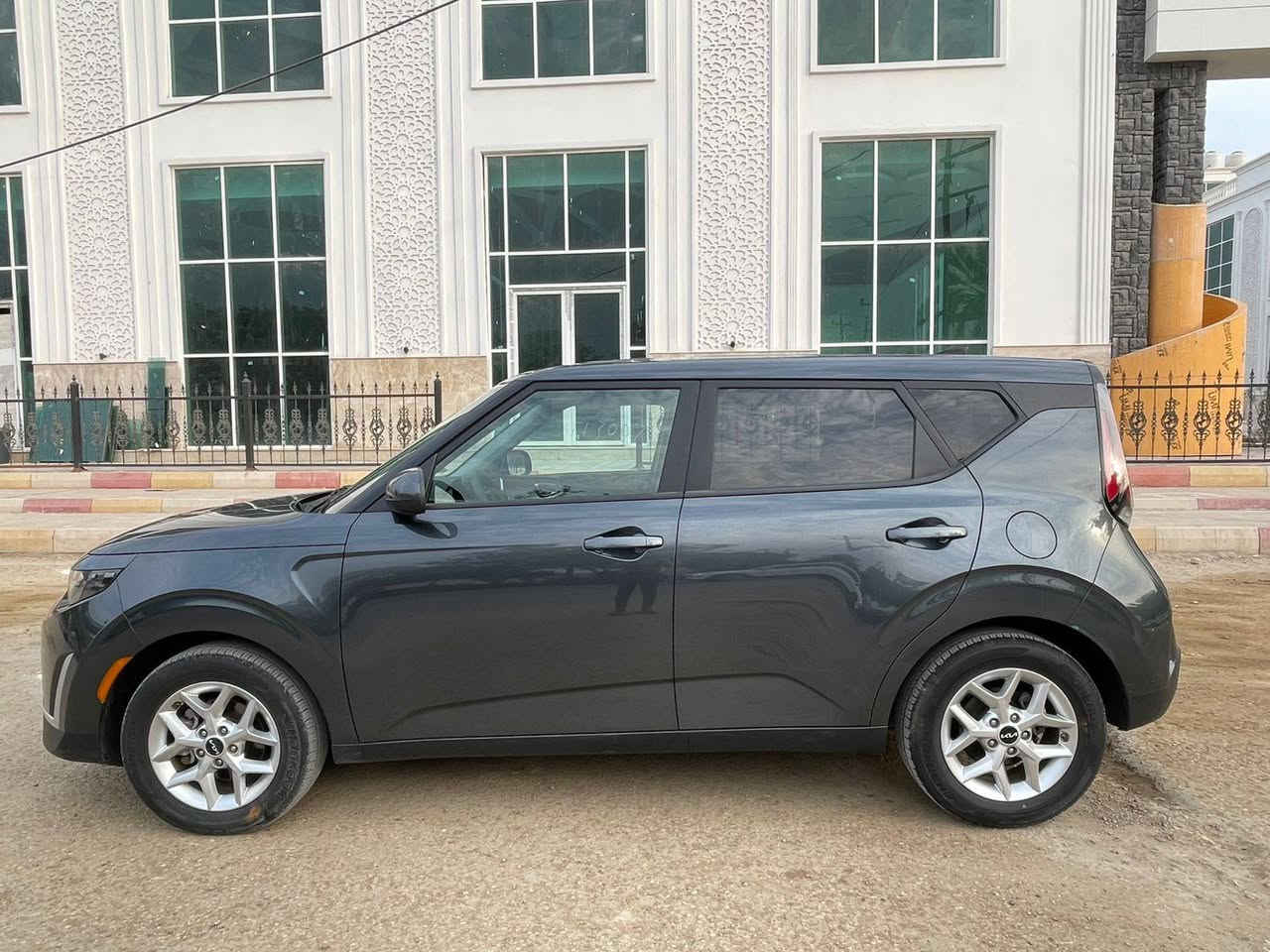 السلام عليكم 
للبيع كيا صول 2025 دخول جديد
ماشيه 18000 m  
حادث السياره جانبي بجم كبس فقط ايرباك البردة 
ابواب اثنينهن مبدلات
صور الحادث مرفقة
المواصفات//
شاشة دجتل  
محرك 2000 دوش 
رادار امامي
رادار خلفي
رادار جانبي
شاشة كبيرة
كامرة دوارة
سستم صوت 
اوتو ستوب
تحديد مسار
قيادة ذاتية
توقف ذاتي 
تنبيه عند مغادرة المسار
مانع انحدار
حساسات 360 درجة
وضعيات قيادة
وبعد بيها مواصفات
السعر  142
للاستفسار*********** متوفر واتساب
اتصال فقط خط او واتساب صور الحادث بالمنشور حلة, بابل
