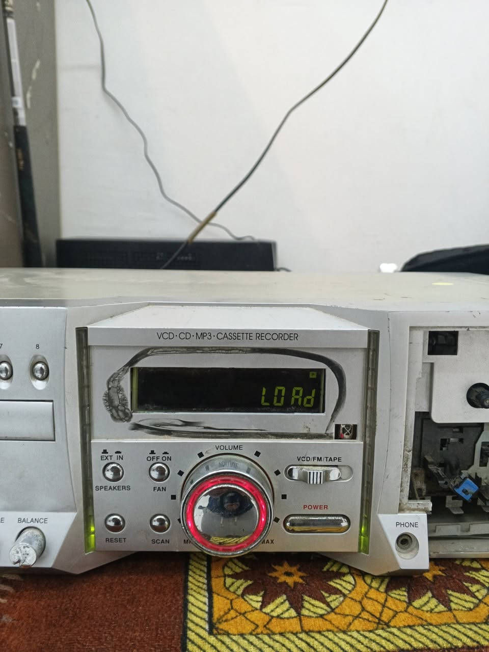 جهاز مشغل كاسيتات واقراص وراديو شغال  وينربط بي مايك وداخله سماعات ثنين وفان بس ماعرفله ولاعندي كاسيت وقرص نظام البيع فحم السعر15 توصيل متوفر


**إذا كنت صاحب هذا الإعلان وتريد حذفه لأي سبب، رجاءا أرسل رسالة إلى الدعم الفني**