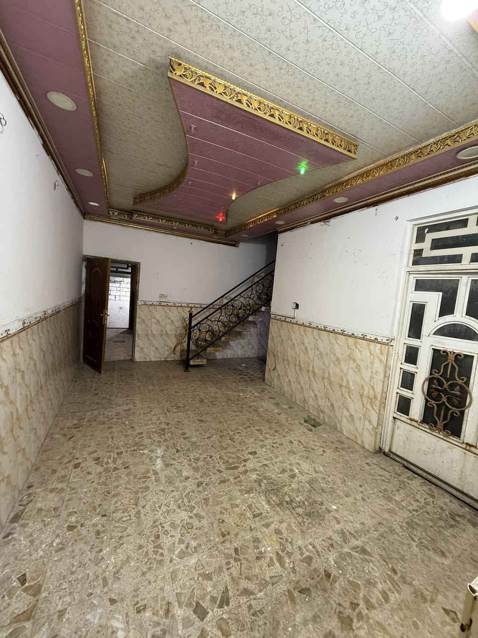 ➖➖➖➖➖➖➖➖➖➖➖➖➖➖➖
مكتب دبــي للعقارات   🟢🟢🟢   للايجار فقط 
➖➖➖➖➖➖➖➖➖➖➖➖➖➖➖

للايجار بيت 100 متر طابو صرف ( تجاري )

حي ميسان قطاع 22 ع شارع الكيات  

شارع 30 متر تبليط ومجاري كامل 

يتكون من غرفة وصاله ومطبخ وصحيات داخليه وخارجيه ومكشوفة وطارمة 

سعر الايجار 300 الف شهرياً

ملاحظة البيت فارغ غير مسكون 

مكتب دبي لبيع وشراء العقارات في حي ميسان

➖➖➖➖➖➖➖➖➖➖➖➖➖➖➖
***********   🟢🟢🟢   ***********
➖➖➖➖➖➖➖➖➖➖➖➖➖➖➖
