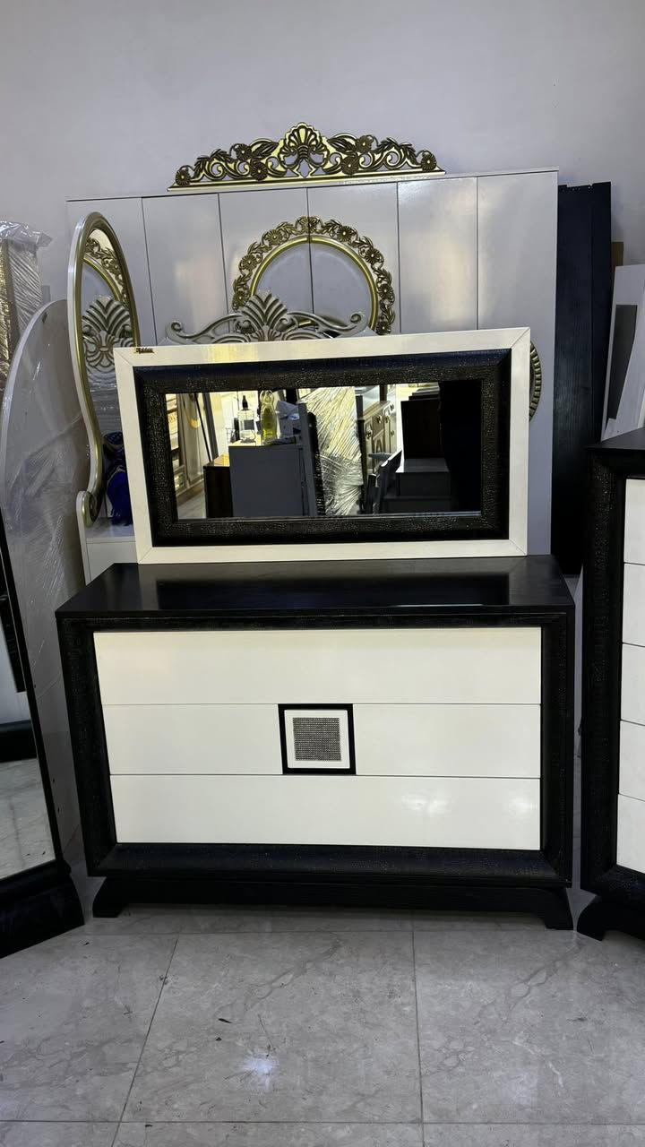 غرفه نوم ماركه اخلاص 7 قطع نطافه اخو الجديد السعر 675 الف. مع شد ونقل ***********
***********
