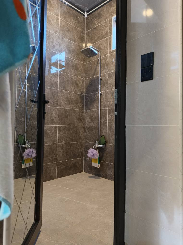 ***********

للبيع مع الاثات وتسليم فوري بناء ٢٠٢٥ مسكون٦ اشهر 
مسساحه١٨٥ واجهة١٠ونص
الطابق ثاني معزول درج خارجي فقط 
٤ غرف 5x5  هولين 4x6
بعويزه مقابل بنازخانه بعويزه 
ركن فرع مسدود يبعد عن شارع العام ٢٠ متر موصل, نينوى
