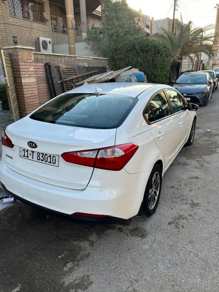 سلام عليكم فورتي 2016 امريكي 
ضربت سياره جاملغ ايمن وبغداد ايسر 
محرك ١٨٠٠ دوش ماشيه ١٥٦ ميل 
سياره نضيفه زينه بيه رصعات 
كامله نضيفه كلش زينه ما تعبك بطاريه صدر تايرات كلهم جديد 
عنوان بلديات شارع مصرف تواصل *********** سعر ١٢٢
