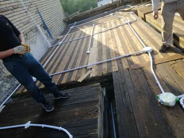 عملنا في ميسان فقط تسليم مفتاح كرسته وعمل ترميم إضافة بناء تسليم هيكل عظم بدون باب وشباك سعر المتر المربع للهيكل كرسته وعمل ١٨٠ الف يتضمن الفقرات التاليهه
دفن وتعديل الأرض بمادة السبيس مع مستوى وزن الشارع
مع الحدل بحادله كبيرة
رش مبيدات كلوردين قاتل الحشرات
تسقيط وتخطيط الخارطه على الارض مع فرش نايلون زراعي نوعيه جيده
عمل المجاري حسب مخطط الخارطه نوعية امل الشريف المصري
تسليح الرفت يكون حسب مخطط الخارطه مع حصيرتين تسليح
صب الرفت بمواد درجه اولى اسمنت مقاوم رمل اخيضر حصو مكسر او صب بم  كونكريت جاهز حسب طلب الزبون
يكون ارتفاع الرفت ٤٠ سم
صب بتلو ٢٠ سم حسب المخطط
بناء بالطابوق الجمهوري بارتفاع ٣،٣٠ للطابق الأرضي
عمل حداده ونجاره صب السقف نوعية الشيش عراقي اف اف أو سوبر أو ماس رباط ٣٠ سم على كل البيت مع السقف
بناء الطابق الثاني بارتفاع ٣،١٠ نفس مواصفات الطابق الأرضي مع مردات ماء ٢٠ سم
بناء البيتونه مع صب السقف حسب مساحة الخارطه مع الستاره بارتفاع ١،٧٠ سم
يشمل الهيكل المجارى كاملة مع مرازيب السطوح والبلكونات
مع تأسيس أنابيب السبالت مع تأسيس جكشنات سبور لايت السقوف
علما عملنا في ميسان نقد فقط
***********
