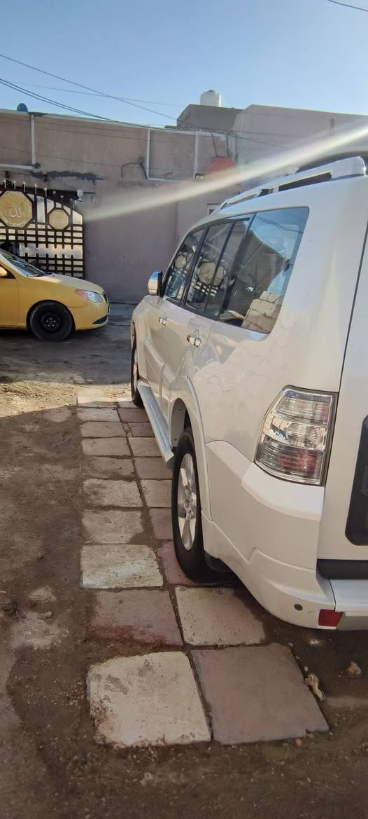 سلام عليكم باجيرو 2010 سياره جائزة من كل نواحي سياره فول رقم دولي سياره حداديه كير مكينه كلشي جائزة ***********
