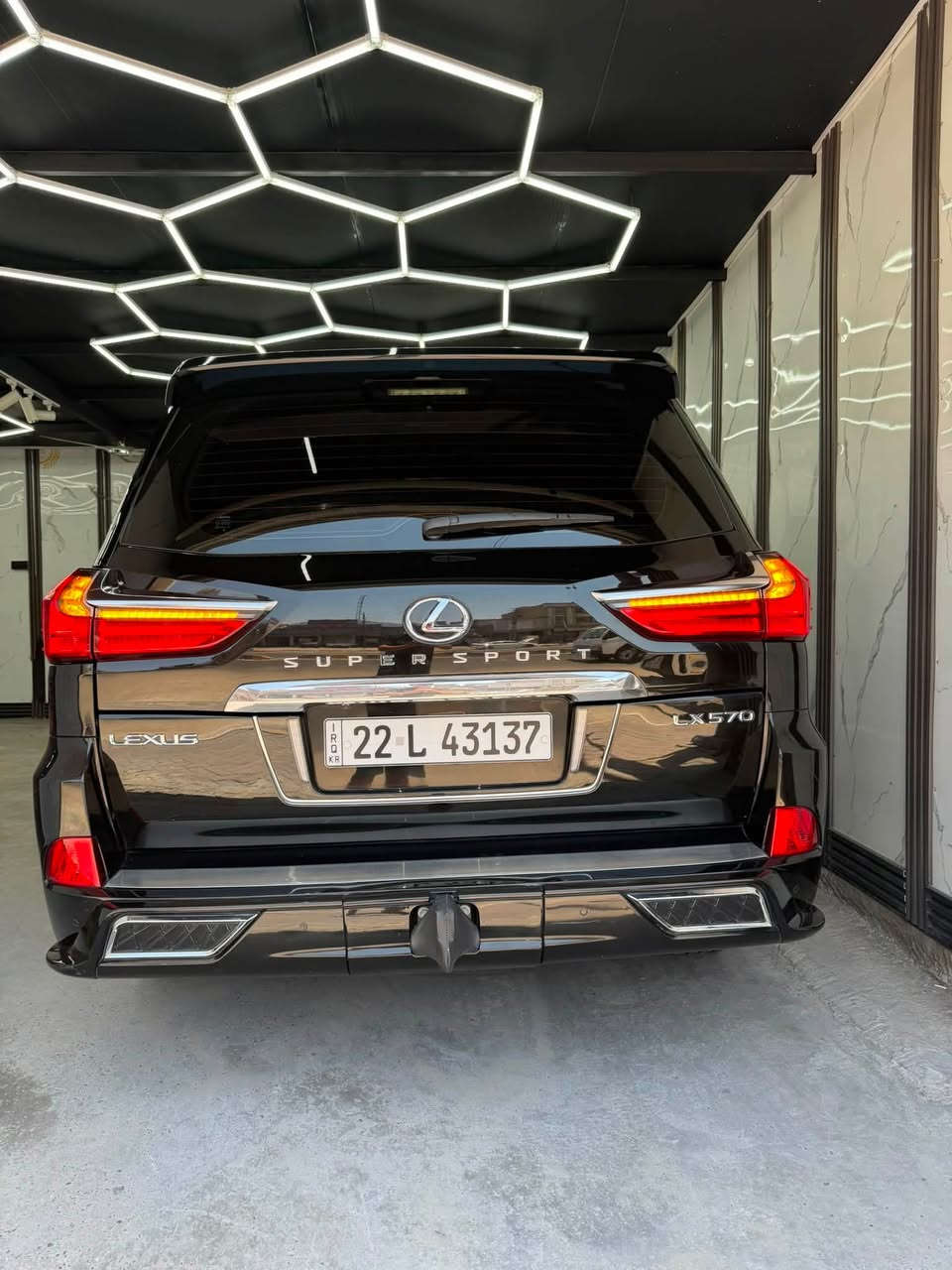 لكزس LX 570 Premier موديل 2018 سوبر سبورت
اسود اعلى فئة 
- محرك V8 سعة 5.7 ل
-مضاف لها كار بلي 
-رقم اربيل 
بيها باج تضليل 
تريد تحويل تريد وكالة 
بيها صبغ باب وجاملغ الخلفي 
السعر ٥٥٠

المواصفات:

- رادار مسار
- دبل أكسل
- نظام تعليق هوائي
- مصابيح زينون
- مشغل DVD
- مرايا كهربائية
- مثبت سرعة
- وضعية ECO
- تبريد مركزي
- بخاخات للمصابيح
- وباقي مواصفات فئة Premier الأصلية
- فتحة سقف
- داخلية جلد أحمر
- ثلاجة
- باب صندوق كهربائي
- مقاعد جلد كهربائية
- تبريد وتدفئة المقاعد
- ذاكرة للمقاعد والمقود
- مقود كهربائي
- تشغيل ودخول ذكي (بصمة)
- شاشة لمس
- 5 كاميرات
- كاميرا خلفية
- حساسات
- رادار أمامي
وبيها بعد مواصفات هواية
للاستفسار ***********
