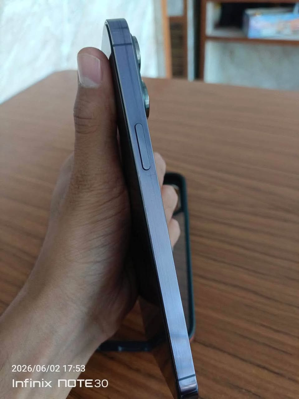 ايفون 14برو ماكس الجهاز نضيف كلش بطاريه 89الجاهل بزغي مامفتوح بس الستفسار اكثر ***********او خاص
