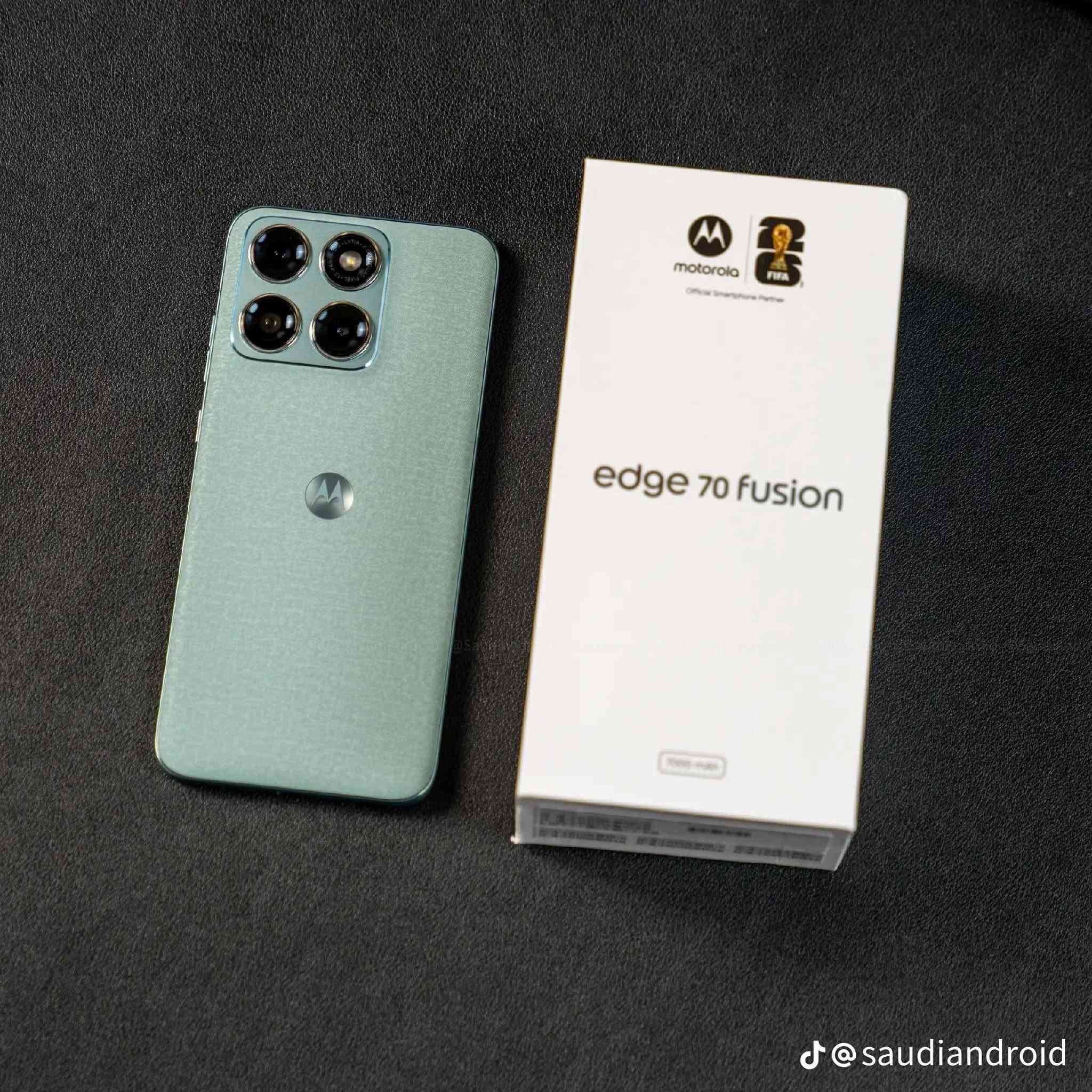Motorola Edge 70 Fusion جهاز موتريلا الجديد
 (نسخة كأس العالم FIFA) 

السعر 450الف 

أبرز مواصفات الهاتف المتوفرة:

البطارية الشحن: يأتي ببطارية عملاقة بسعة 7000 مللي أمبير تدعم الشحن السريع بقوة 68 واط.

الشاشة: شاشة من نوع AMOLED بمقاس 6.78 بوصة، وتدعم معدل تحديث يصل إلى 144 هرتز.

المعالج: يعمل بمعالج Snapdragon 7s gen 3

الذاكرة والتخزين: يتوفر بخيارات تخزين تصل إلى 256 جيجابايت مع ذاكرة عشوائية (RAM) تتراوح بين 8 إلى 12 جيجابايت. استعمال اقل من اسبوع الشراي يجي خاص او اتصال ع رقم ***********
