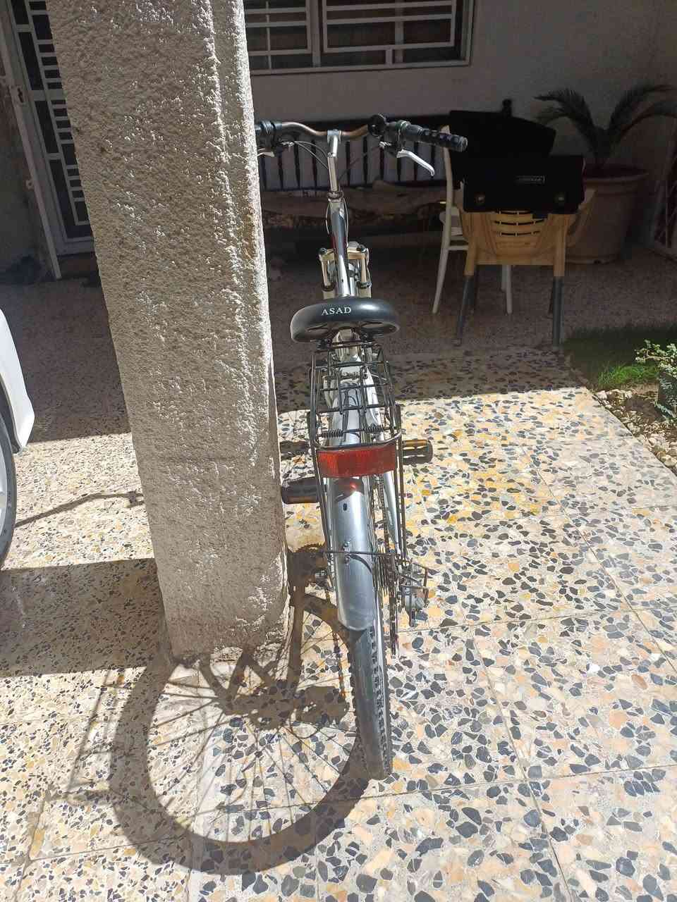السلام عليكم 
بايسكل حجم ٢٧ نضيف بيه نقص بريك وكير مكينه السعر ٨٥ مكاني دوره ابو دشير الاتصال ***********
