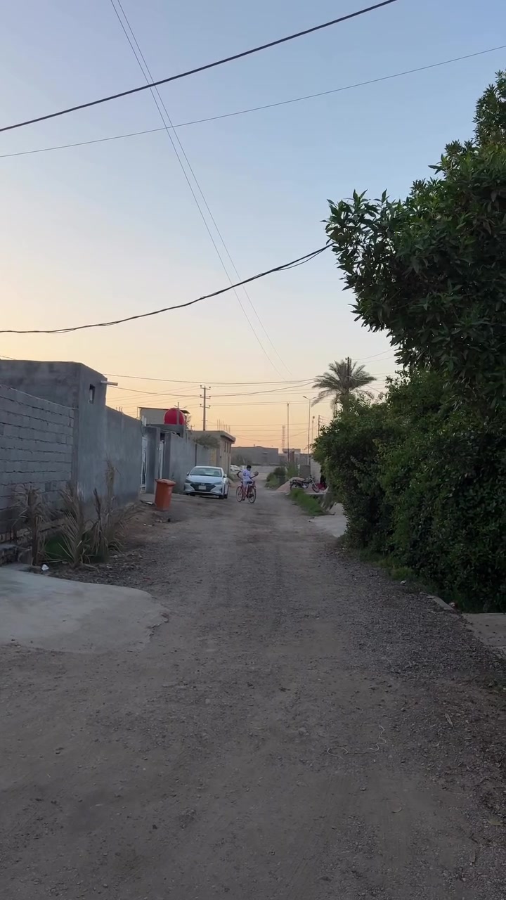 بيت مساحة 400متر طابو سند 25
يحتوي على 3 غرف نوم حديقة مجمع صحيات طابقين 
مووقع مميز// طويريج الحولي خلف حي العسكري 
البيت جديد يبعد عن الحولي 100 متر 
السعر 150 مليون 
📞***********
