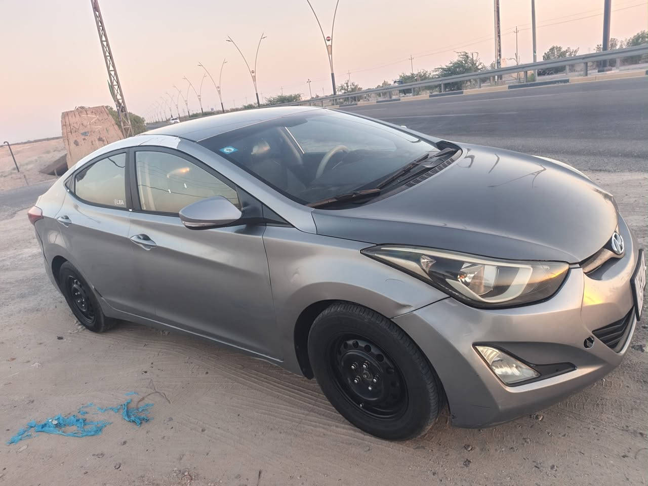 السلام عليكم

النترا 2015 خليجي 
مكينة 1600 دوش
السيارة جاهزة من كلشي اي نقص ما بيها دك سويج وطلع للشمال 
كير ومكينه وحدادية وتبريد ولايت زنون كله جديد السيارة رقم نكليزي بأسمي والهزه بعدها صارلها شهرين
السيارة بيها بنيد مبدل قريب كلش ع لونها وصورته كبال الشمس حته يبين مبدل جراد بدون اي ضربة وباب الراكب بي صبغ مال جراد وبيها طخات خفيفات بالهلاهات موضحهن بالصور السيارة جاهزة من كلشي واحلى من الصور 
السعر 98  وبيها مجال كلش بسيط حك الجية مكان السيارة بصرة سفوان
***********
