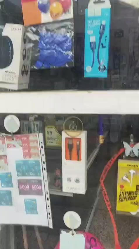 هذا الاشياء التي تشاهدونها بالفديو معروضة للبيع فمن يرغب بالشراء الاتصال برقم الموبايل (***********)علما ان المكان هو  الشارع المقابل لجامع مصعب بن عمير يم اسواق الليث
