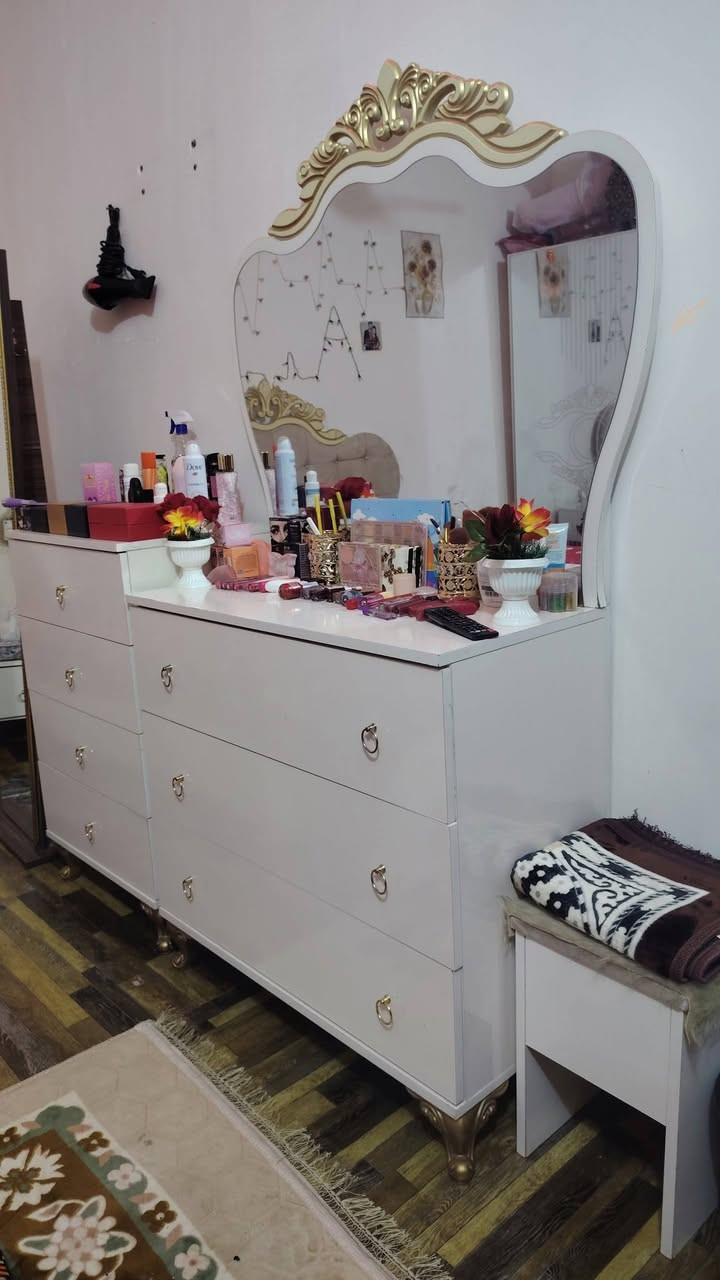 غرف نوم تركي اصلي تتكون من 7 قطع سعر الغرفه 800 وبيهه مجال رقم موبايل ***********
