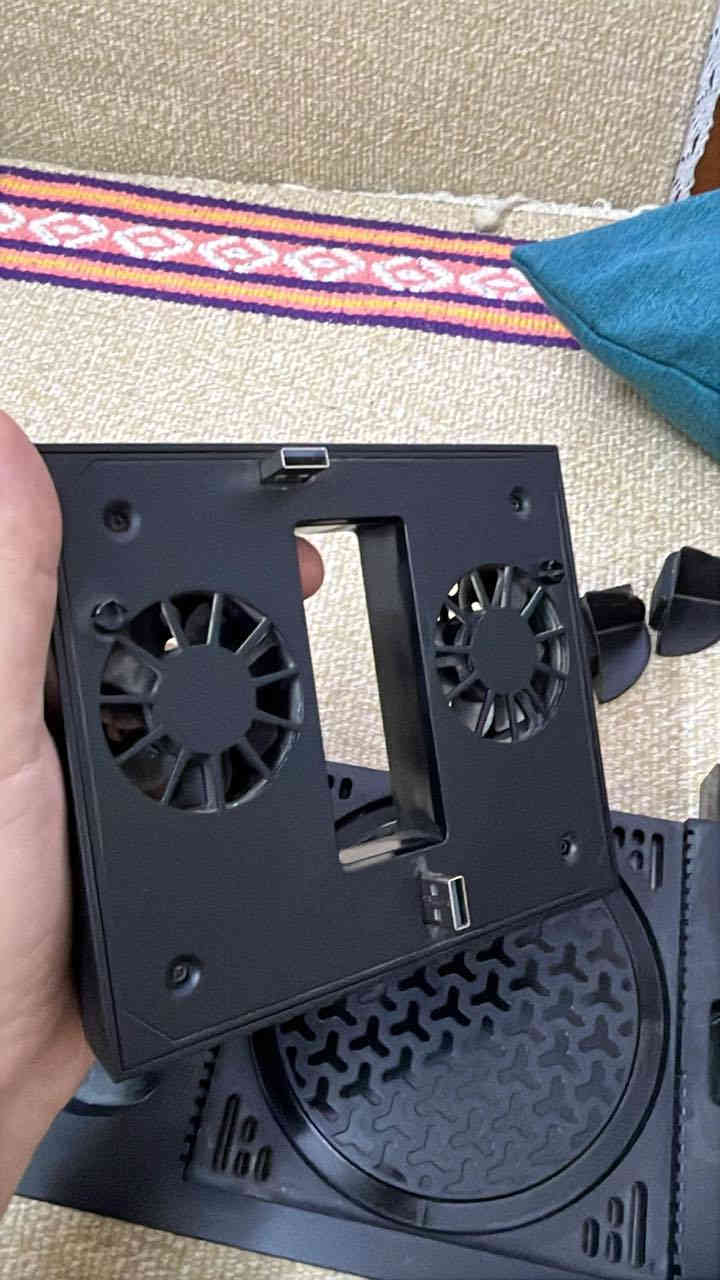 سلام عليكم سماعة ايسترو A10 للبيع جديدةة مستخدمة قليل جداً وقاعدة اكس بوكس سريس xتبريد بيها مروحتين ومكان تعلك بيها السماعة للبيع ثنينهم العنون بغداد البلديات شارع الكنيسة للاستفسار ***********
