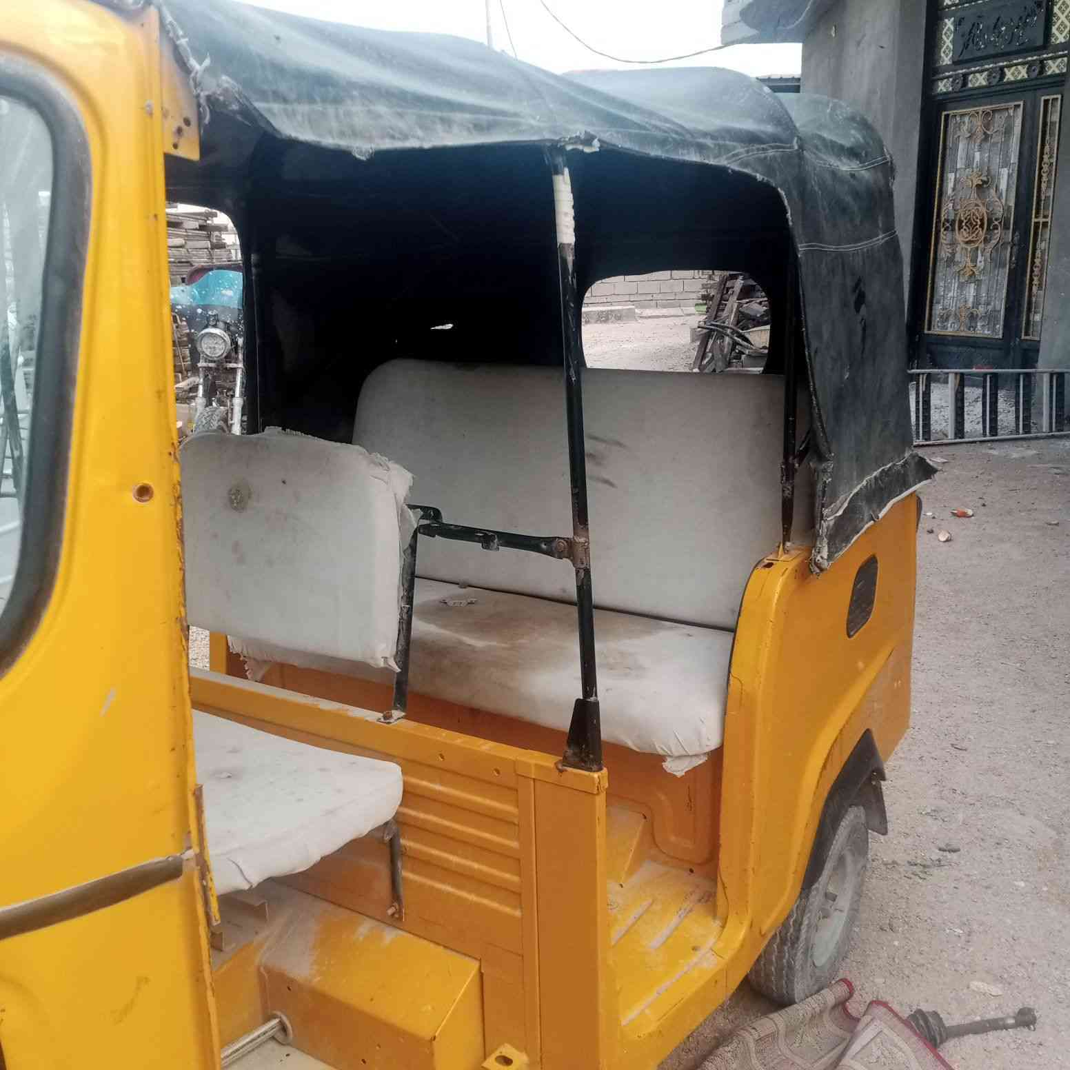 السلام عليكم تكتك بياجو موديل 21 كشر نضيف وحلو التكتك نقصهة عقل وكم شغلة والمحرك كايم التكتك ادوات سعرهة  مليون ونص وبيهة مجال بعد ***********
