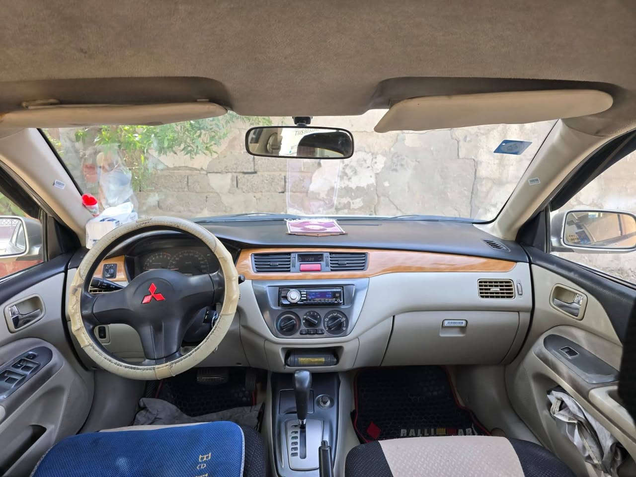 السلام عليكم لانسر موديل 2007 محرك 2000 بيها بابتين وجاملغات اثنين صبغ أثر الجراد سيارة حلوى وخير من الله....السعر 72 وبيها مجال للاستفسار الاتصال...***********
