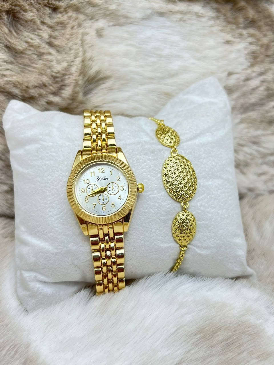 ساعة مع كرميط
نوعية ممتازة 
تمن130درهم 
مع توصيل فابور 🚚 ودفع عند استلام 😊👏 
☎️الهاتف : phone +212 705-126151


**إذا كنت صاحب هذا الإعلان وتريد حذفه لأي سبب، رجاءا أرسل رسالة إلى الدعم الفني**