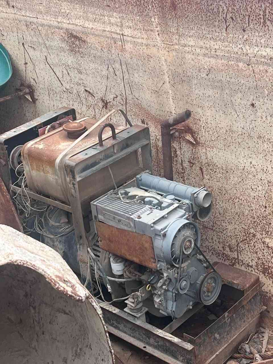 مكينتين تنطي كهرباء وتلحم جميع المعادن للبيع ***********
